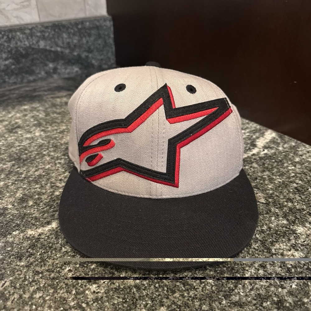 Alpinestars Delta Flexfit Hat Baseball Casual Cap Hat Gray Red L/XL 7 1/4- 7 5/8
